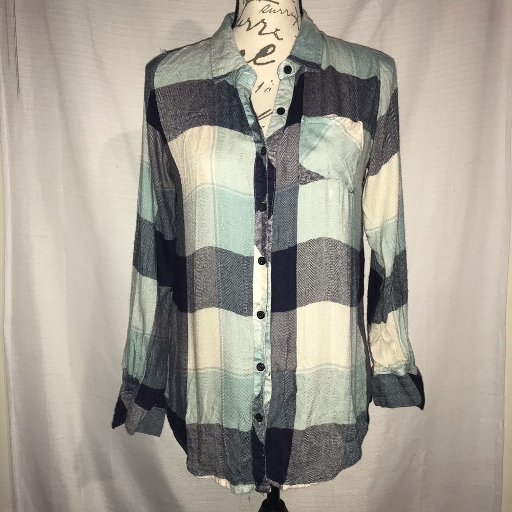 ✨5/$25 Blue cream soft plaid button up